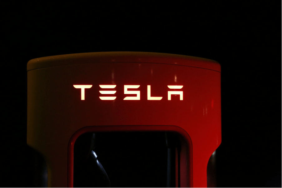 How Tesla’s Rumoured Smartphone will Set Itself Apart from iPhones and Android&nbsp;Devices